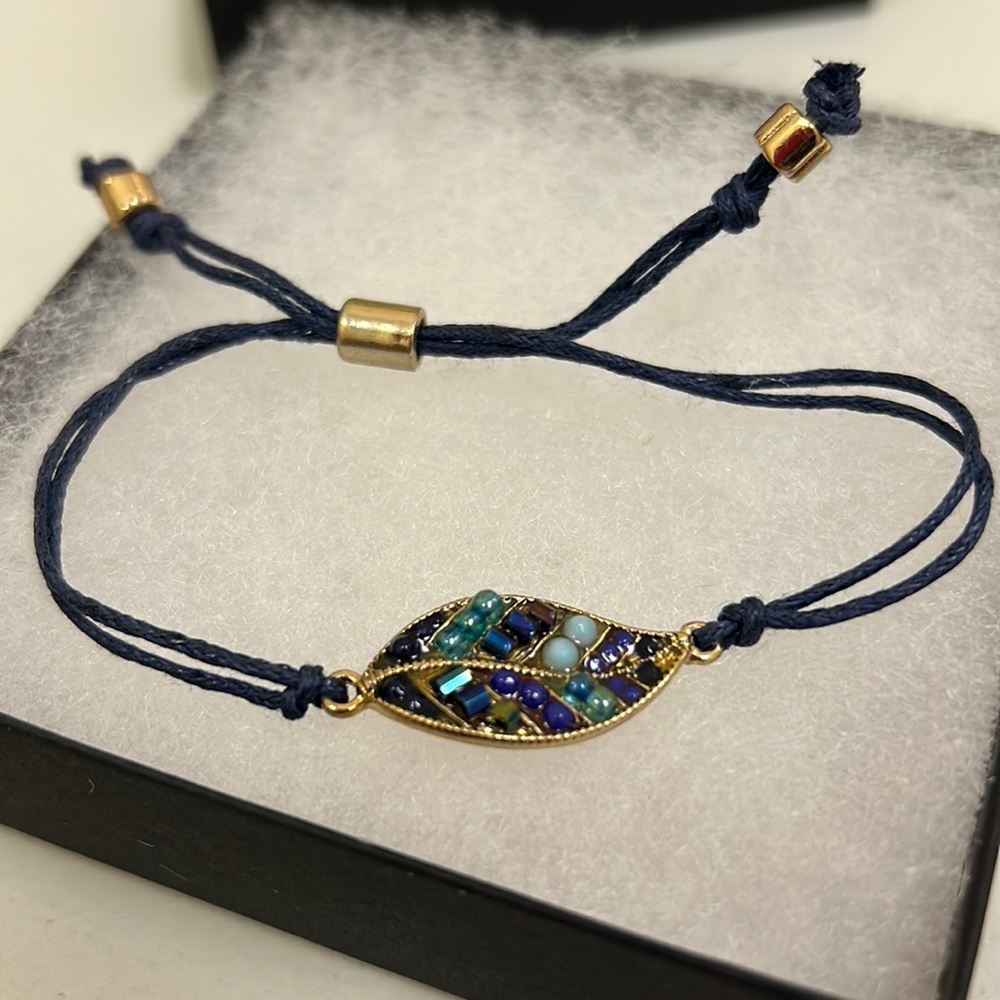 Beaded Leaf Waxed Pull String Bracelet-Boutique